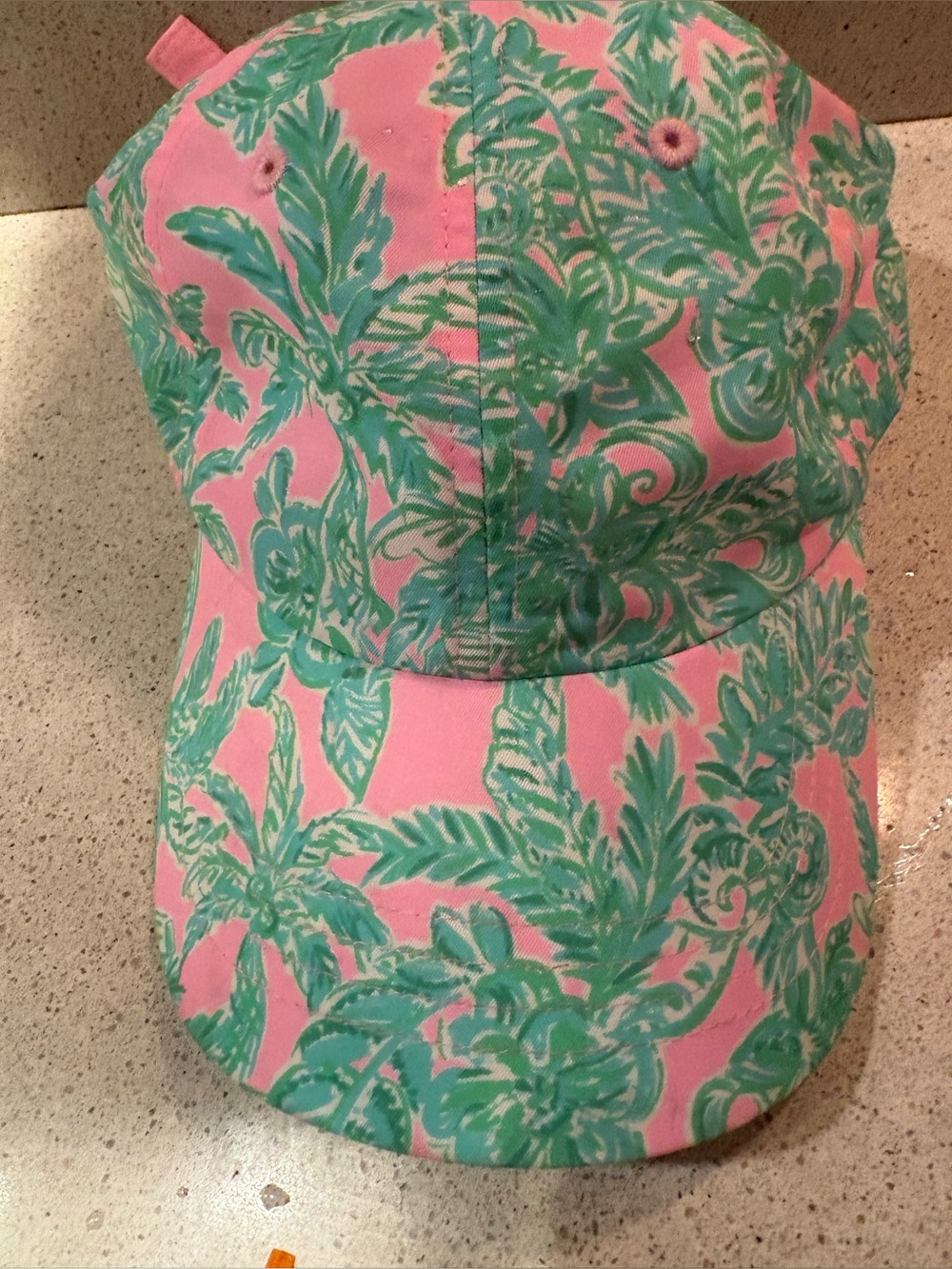 NWOT Lilly Pulitzer Run Around Hat Mandevilla pink Palm Trees nice
